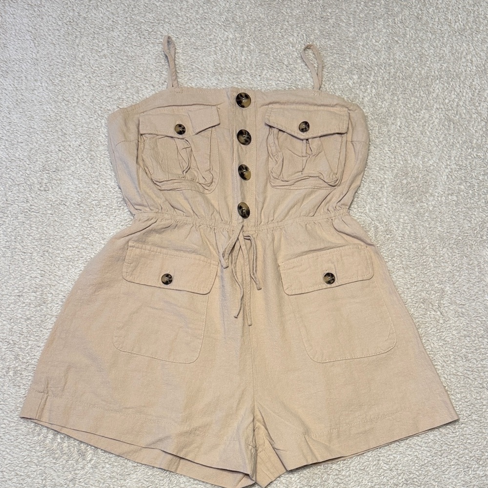 ✨🤍 EUC Beige Utility Romper – Women’s Size Large – Tie Waist